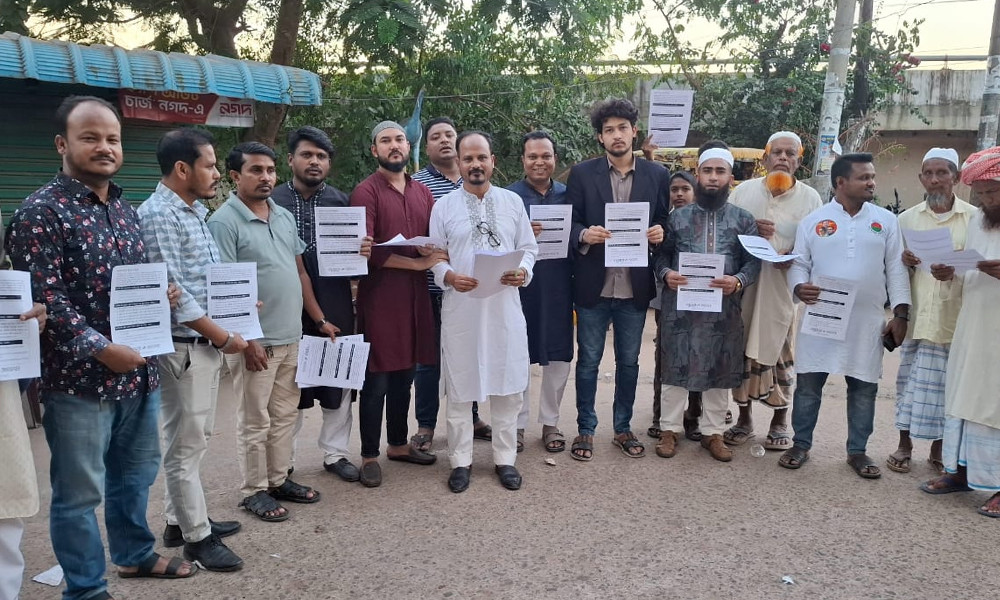 টেকনাফে মানবপাচার প্রতিরোধে প্রচারপত্র বিতরণ করল শুভসংঘ